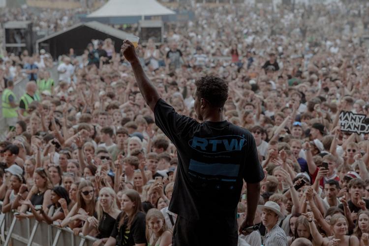 Lamin optrådte på Roskilde Festival i 2022 på Countdown-scenen. Nu træder han op på den helt store scene. Billedet er dog fra Tinderbox.  Foto: Christian Falck Wolff