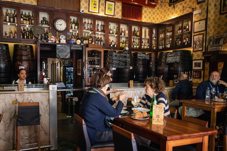 Traditionerne holdes i hævd på Bodega Casa Montaña, der  åbnede i 1836. Foto: Hanne Olsen