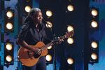 Til alles store overraskelse optrådte Tracy Chapman ved uddelingen af årets Grammypriser i Los Angeles i februar sammen med countrysangeren Luke Combs, der har indspillet en ny version af Chapmans hit 'Fast Car'.    Foto: Mike Blake/Ritzau Scanpix