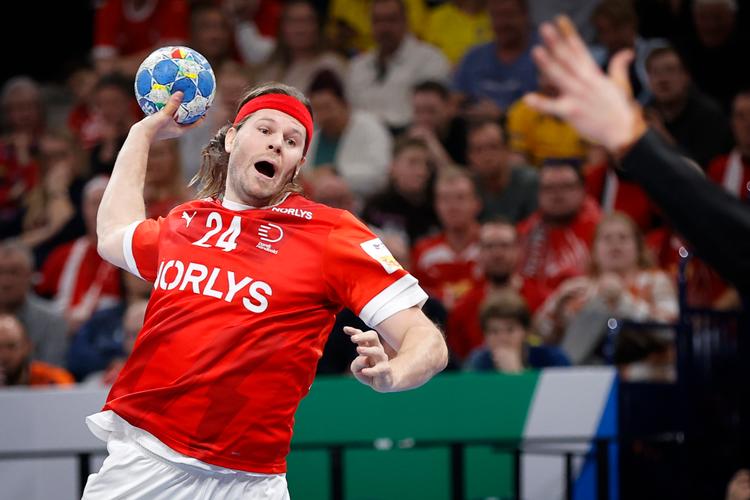  Mikkel Hansen er Danmarks bedste håndboldspiller nogensinde, men pladsen i OL-truppen er ikke helt sikker. Foto: Jens Dresling