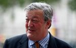 Skuespilleren Stephen Fry er en af landets mest kendte liberale kunstnere. Men også medlem af kvindeekskluderende loge.  Foto: Hannah Mckay/Ritzau Scanpix