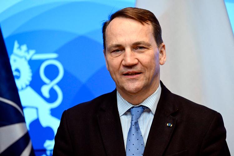Den polske udenrigsminister, Radoslaw Sikorski, kalder det en offentlig hemmelighed, at der er vestlige soldater i Ukraine. Foto: Markku Ulander/Ritzau Scanpix