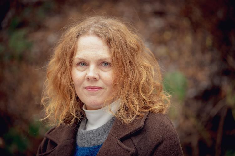 Den prisvindende børnebogsforfatter Rebecca Bach-Lauritsen fortæller, at det ikke er usædvanligt, at man må nøjes med et forskud på 20.000, når man skriver på en børnebog.  Foto: Miriam Dalsgaard