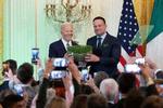 Leo Varadkar var forleden i USA, hvor han fejrede den irske nationaldag, St. Patrick's Day, sammen med blandt andre præsident Joe Biden. Foto: Tom Brenner/Ritzau Scanpix