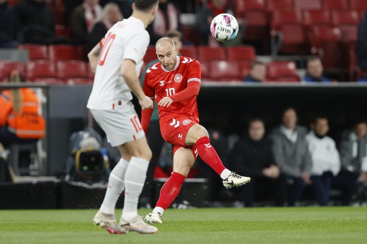 Christian Eriksen var konstant spilbar og skabte mange af Danmarks farligste situationer i testkampen mod Schweiz.  Foto: Jens Dresling