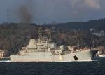 Det russiske landgangsfartøj 'Yamal' er et af de to russiske krigsskibe, Ukraine hævder at have ramt. Her lægger landgangsfartøjet fra havn i Istanbul i Tyrkiet i 2017. Foto: Yoruk Isik/Ritzau Scanpix