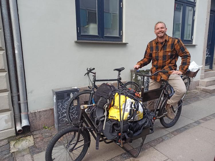 Mikkel Dal Hende vil fra midt maj til midt juni cykle Danmark rundt på en Long John cykel. Foto: Privatfoto