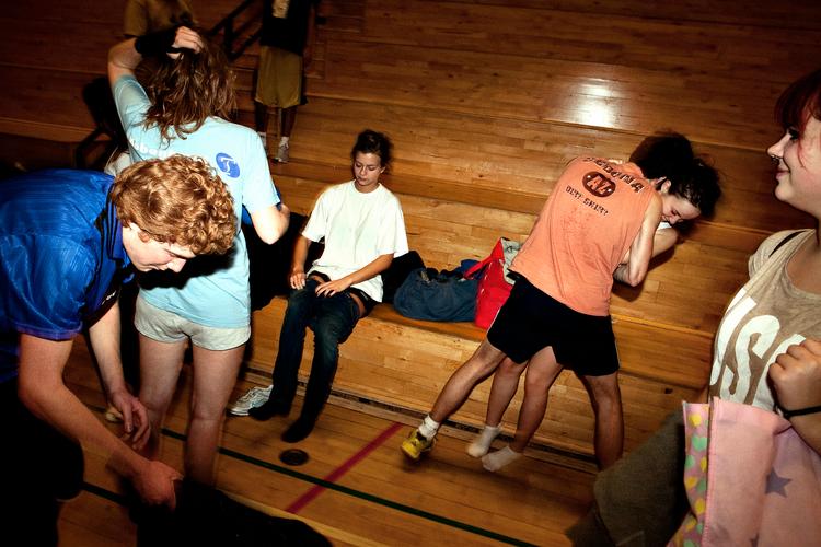 Teenagere udskiller i forbindelse med puberteten duftstoffer i deres armhuler, der lugter af ost, ged, urin, moskus og sandeltræ, viser ny forskning. Det står i stærk kontrast til barndommens duft af sæbe og blomster med et lille stænk af viol. Foto: Joachim Adrian