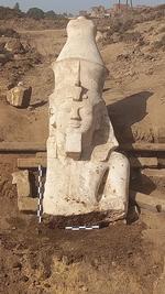 Hovedet blev fundet under en udgravning af amerikanske og egyptiske arkæologer. Det passer på bunden af en statue fundet for næsten 100 år siden.  Foto: The Egyptian Ministry Of Antiqui/Ritzau Scanpix