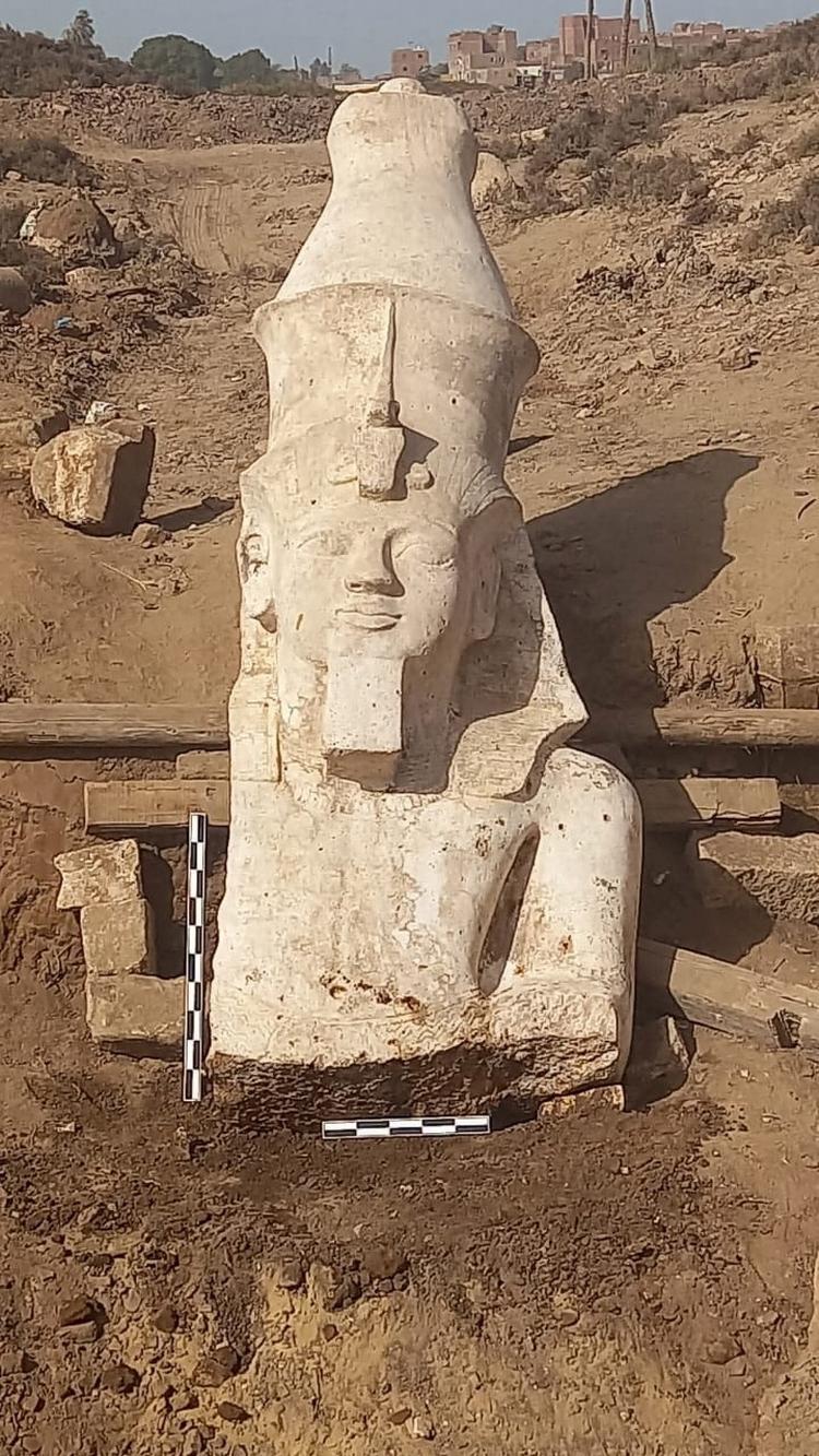 Hovedet blev fundet under en udgravning af amerikanske og egyptiske arkæologer. Det passer på bunden af en statue fundet for næsten 100 år siden.  Foto: The Egyptian Ministry Of Antiqui/Ritzau Scanpix