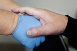 Privatansatte omsorgsmedarbejdere har markant færre sygedage end de offentligt ansatte. Foto: Tor Birk Trads/Tor Birk Trads