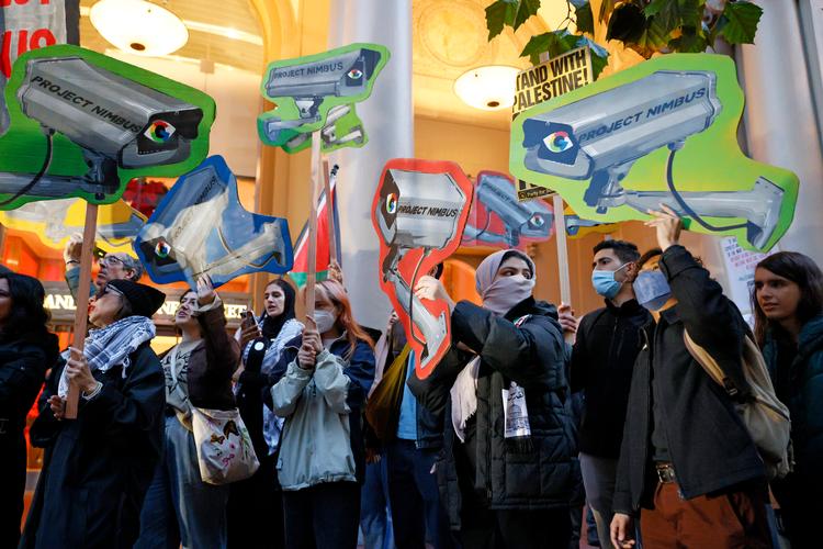 Allerede i december var der demonstrationer uden for Googles kontor i San Francisco i protest mod techgigantens aftale om at levere teknologi til ansigtsgenkendelse til Israel. Foto: Santiago Mejia/Ritzau Scanpix