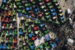 Vrede landmænd parkerede deres traktorer uden for en landbrugsmesse i den græske havneby Thessaloniki i februar. Foto: Giannis Papanikos/Ritzau Scanpix