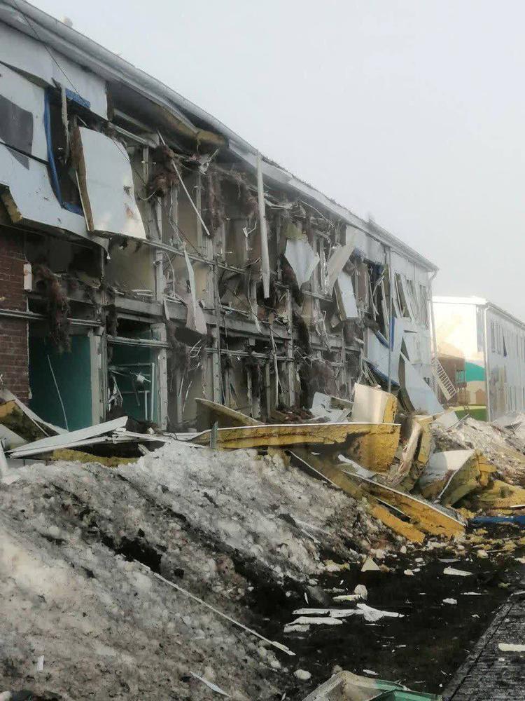 Et droneangreb skabte store ødelæggelser i to russiske byer langt væk fra Ukraine. Her er det en bygning i byen Jelabuga. Foto: Ostorozhno Novosti/Ritzau Scanpix