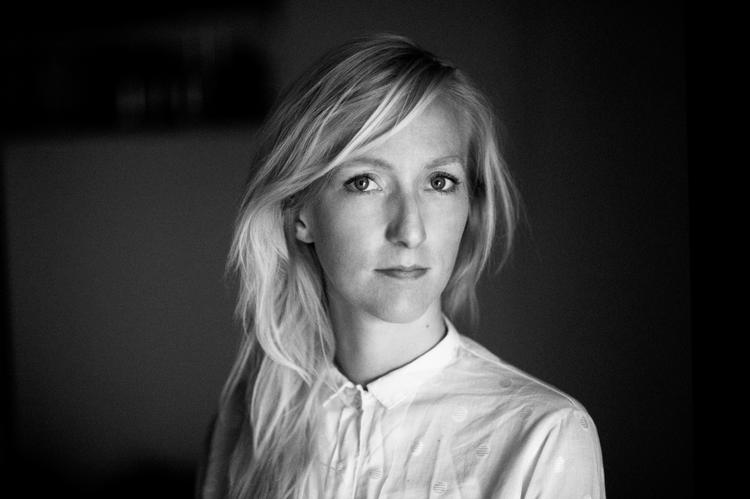 Fotografen Lærke Posselt har i mange år arbejdet med at forfine og udvikle sit udtryk inden for portrætgenren. Samspillet mellem mennesker og natur er noget af det, der optager hende nu.  Foto: Mads Greve