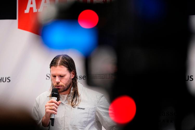 Mikkel Hansen måtte lige samle sig, inden han kunne fortælle, at karrieren slutter til sommer. Foto: Bo Amstrup/Ritzau Scanpix