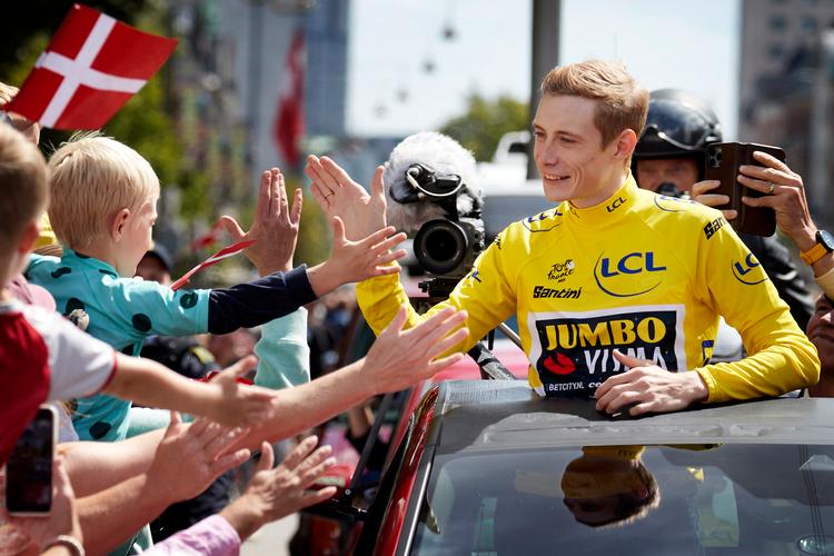 Sidste år blev Jonas Vingegaard hyldet på Rådhuspladsen, efter han vandt Tour de France for andet år i træk. Mon han kan gøre det igen? Foto: Jens Dresling