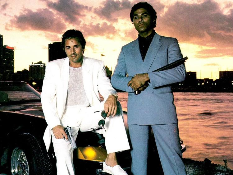 Crockett og Tubbs  (Don Johnson og Philip Michael Thomas) var ret så seje dengang i 1980'erne. Og det var titelsangen til 'Miami Vice' også.  Foto: Pr-foto