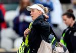 Caroline Wozniacki følte sig dårlig og trak sig til sin kamp for det kvindelige danske tennislandshold. Billedet er taget tidligere på måneden til en turnering i USA. Foto: Elsa/Ritzau Scanpix