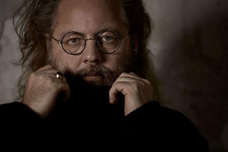 Søren Huss har rebootet sit parforhold og er blevet småbørnsfar igen. Så der er i den grad lys for enden af tunnelen. Foto: Pr-foto