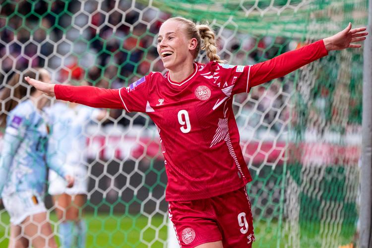 Amalie Vangsgaard jubler efter sin scoring til 2-0. Foto: Bo Amstrup/Ritzau Scanpix