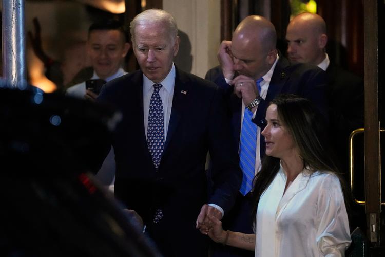 Ashley Biden sammen med sin far, USA's præsident, Joe Biden, i september sidste år.  Foto: Susan Walsh/Ritzau Scanpix
