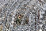 En georgisk grænsebetjent ved besættelseslinjen ind til det russiskkontrollerede Sydossetien. Arkivfoto. Foto: Shakh Aivazov/Ritzau Scanpix