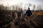 Ukraines præsident, Volodymyr Zelenskyj, fotograferet i går, hvor han besøgte forsvarsværker i nærheden af storbyen Kharkiv. Foto: Handout/Ritzau Scanpix