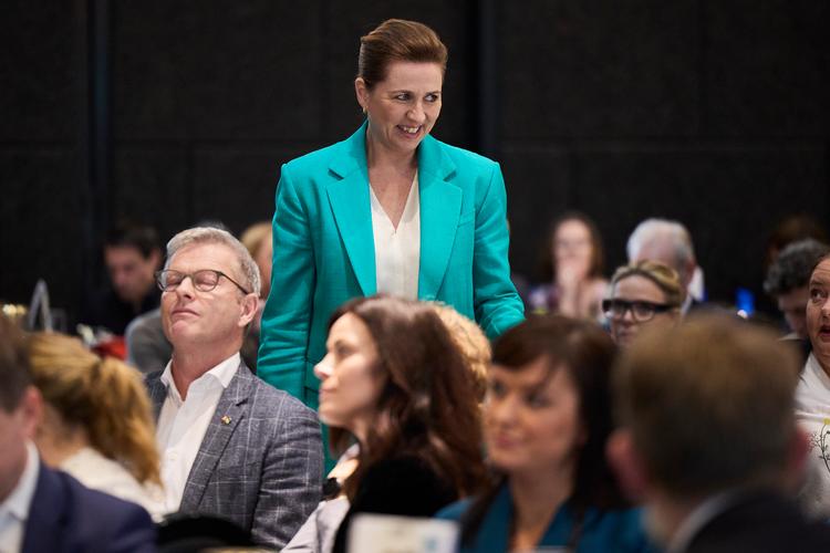 Statsminister Mette Frederiksen (S) var taget til Aarhus for personligt at overbringe regeringens hilsen til Danske Regioner på deres topmøde. Det er første gang, det er sket.  Foto: Mikkel Berg Pedersen/Ritzau Scanpix