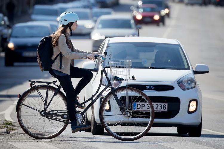 Mange har kørt med blikket rettet mod mobilskærmen, viser en undersøgelse. Arkivfoto. Foto: Jens Dresling