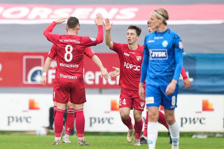 Frederik Carstensen scorer til 2-0 til Fredericia, men flere mål blev det ikke til, og så er Silkeborg i finalen i pokalfinalen i fodbold. Foto: Claus Fisker/Ritzau Scanpix