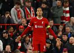 LIverpools Virgil van Dijk slår ud med armene efter Atalantas tredje mål. Foto: Molly Darlington/Ritzau Scanpix