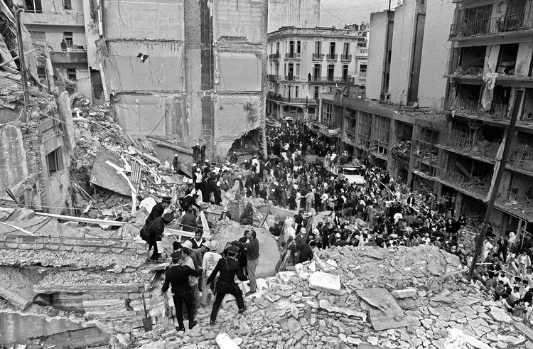 85 mennesker blev dræbt, og 300 blev såret, da en bombe eksploderede i en jødisk institution i Buenos Aires i 1994. Foto: Ali Burafi/Ritzau Scanpix