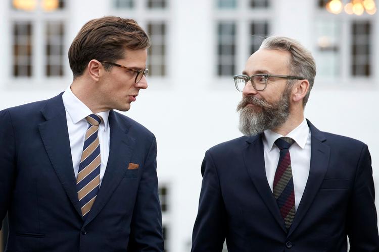 En del af Liberal Alliances forberedelser på at gå i regering er at sikre, at partiets politikere har universelle værdier, siger gruppeformand Ole Birk Olesen. Her er han med partileder Alex Vanopslagh under regeringsforhandlingerne på Marienborg i 2022. Foto: Jens Dresling