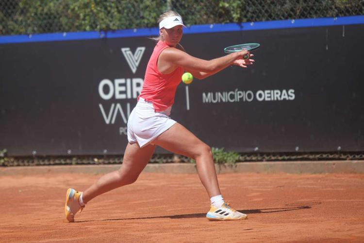 Med seks sejre i seks holdkampe har Clara Tauson været suveræn ved Bille Jean King Cup i Portugal. 
