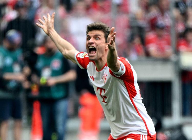 Thomas Müller scorede til 2-0, da Bayern München udsatte Bayer Leverkusens mesterskabsfest med minimum en dag. Foto: Angelika Warmuth/Ritzau Scanpix