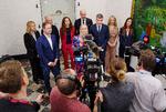 SF's politiske ordfører, Signe Munk, sammen med de øvrige ordførere og ministre i Finansministeriet, da de mandag fordelte de første milliarder fra Den Grønne Fond. Foto: Liselotte Sabroe/Ritzau Scanpix