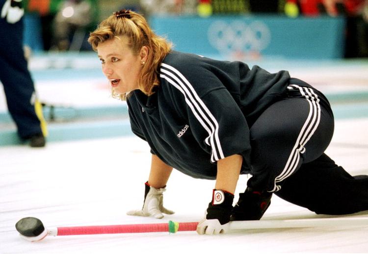 Helena Blach Lavrsen i aktion ved OL i 1998, hvor hun vandt sølv sammen med holdkammeraterne Dorthe Holm, Trine Qvist, Jane Bidstrup og Margit Pörtner.  Sidstnævnte døde af kræft i 2017.   Foto: Lars Poulsen
