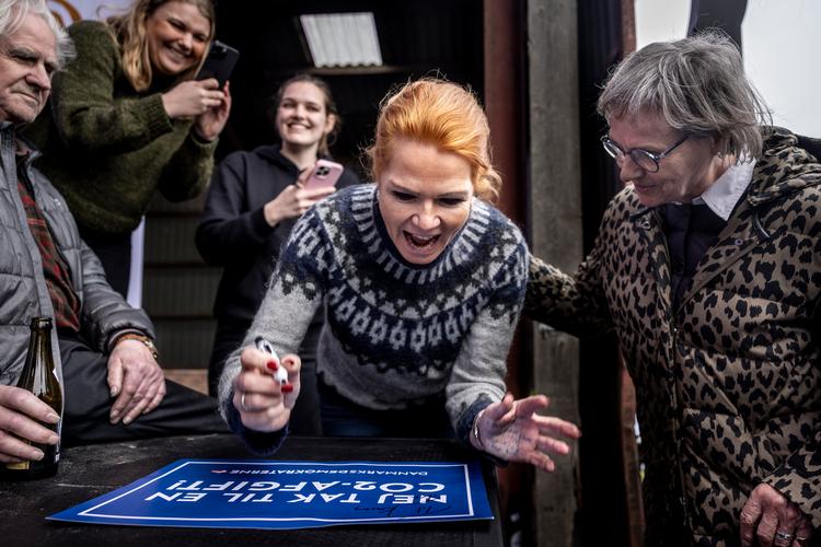 Der var højt humør under Danmarksdemokraternes CO2-rally i Randers.  Foto: Emil Bay