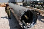 Et af de iranske ballistiske missiler, som blev affyret mod Israel tidligt søndag. De fleste af de i alt 300 droner, krydsermissiler og ballistiske missiler blev standset, før de ramte deres mål i Israel. Foto: Gil Cohen-magen/Ritzau Scanpix