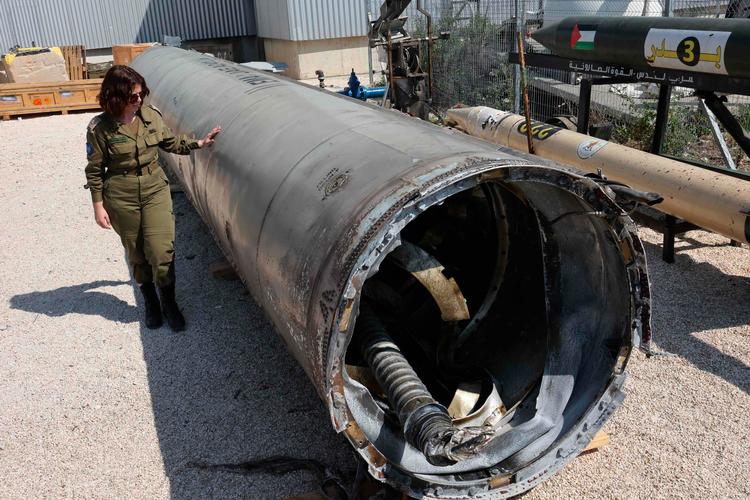 Et af de iranske ballistiske missiler, som blev affyret mod Israel tidligt søndag. De fleste af de i alt 300 droner, krydsermissiler og ballistiske missiler blev standset, før de ramte deres mål i Israel. Foto: Gil Cohen-magen/Ritzau Scanpix