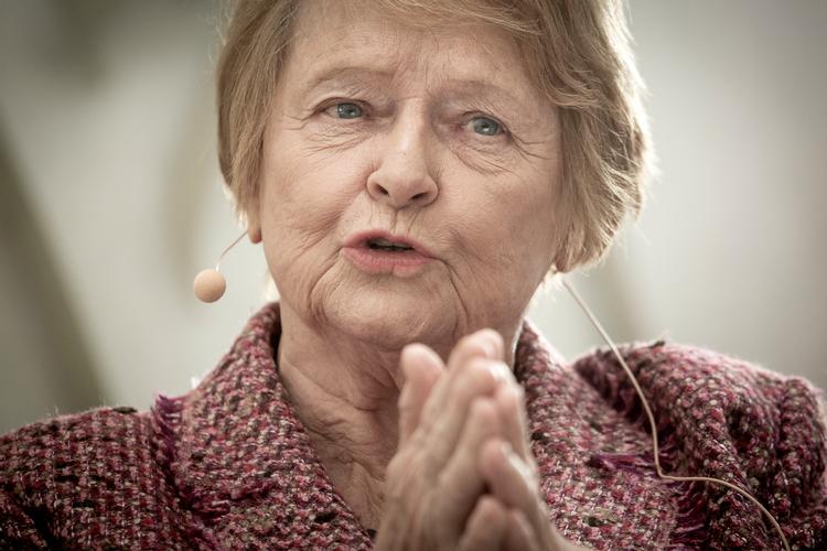 Gro Harlem Brundtland var statsminister i Norge tre gange. Da hun i 1996 forlod posten for sidste gang, var det slut med norsk landspolitik for hende. Men ikke med politik i det hele taget.  Foto: Mads Nissen