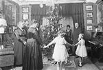 Fik børnene også galt fat i 'Et barn er født i Betlehem' i 1920'erne? Her er det jul hos Jens Jensen, der blev Danmarks første socialdemokratiske borgmester. Han var borgmester for magistratens 2. afdeling (finansborgmester) i Københavns Kommune. Foto: Holger Damgaard