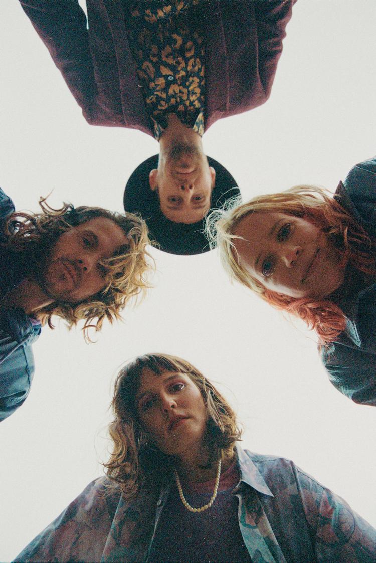 12 år efter starten på det musikalske eventyr har Katinka Band fået en ny bassist i skikkelse af Torben Guldager (øverst). Foto: Daniel Buchwald