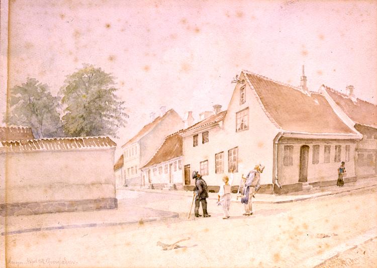En øvrighedsperson, en snedker og hans arbejdsdreng kigger på duer på hjørnebygningen af Rosensgade og Mejlgade i Aarhus i 1850’erne. Den rolige situation kunne sagtens være fra 1820’erne. Tegning Frederik Visby/Aarhusarkivet.dk.  
