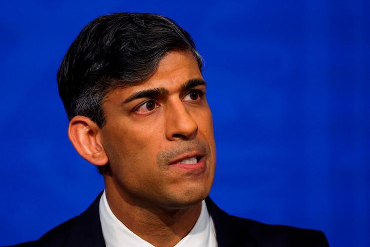 »Vi er klar. Planerne er på plads. Og disse flyvninger bliver gennemført, uanset hvad der sker«, siger Rishi Sunak på pressemødet. Foto: Toby Melville/Ritzau Scanpix