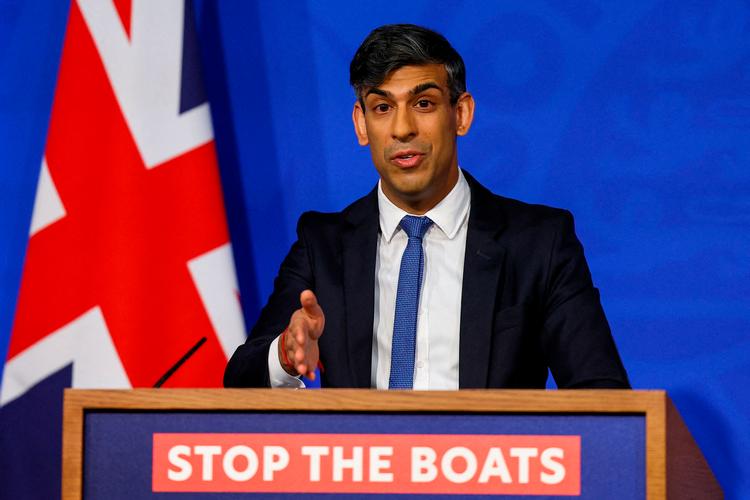 Storbritanniens premierminister, Rishi Sunak, fik en stor sejr, da parlamentet natten til tirsdag vedtog den kontroversielle Rwanda-lov, der gør det muligt at sende asylansøgere til det afrikanske land, mens deres asylansøgning behandles. Foto: Toby Melville/Ritzau Scanpix