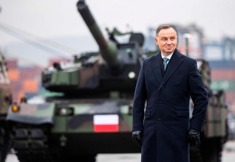 Polens præsident, Andrzej Duda, havde tilsyneladende ikke taget sin ministerpræsident, Donald Tusk, i ed, før han gik ud med meldingen om at lade Nato-atomvåben opstille i landet. Foto: Mateusz Slodkowski/Ritzau Scanpix