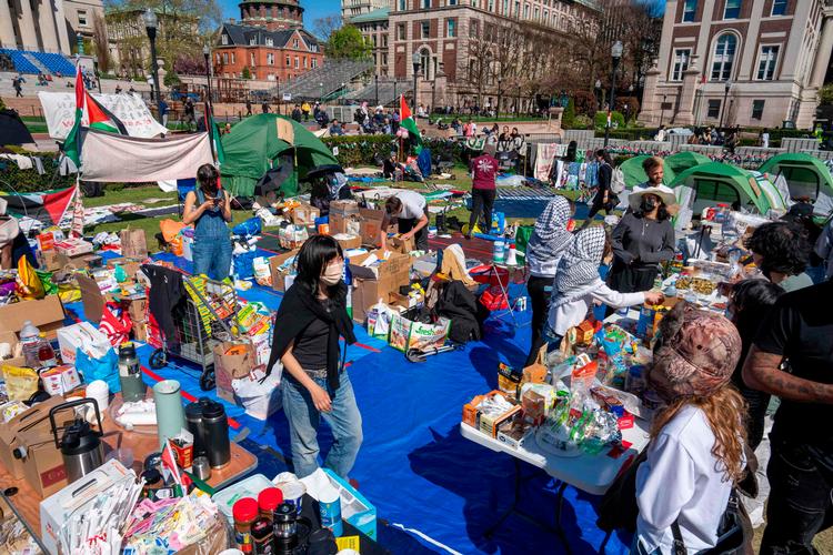 Propalæstinensiske demonstranter havde mandag slået lejr på Columbia Universitys grund i New York City.  Foto: David Dee Delgado/Ritzau Scanpix