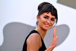 Penélope Cruz har spillet omkring 90 roller, siden hun som teenager begyndte karrieren i spanske og italienske musikvideoer og tv-serier i årene omkring 1990. I 2009 fik hun en Oscar for birollen i 'Vicky Cristina Barcelona'.  Foto: Tiziana Fabi/Ritzau Scanpix